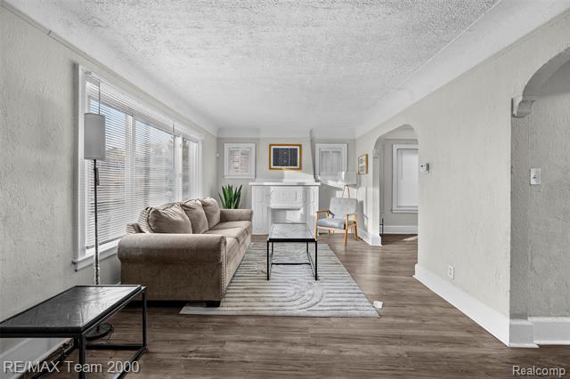 Builiding view six for 16154 Cheyenne, Detroit, MI. 48235