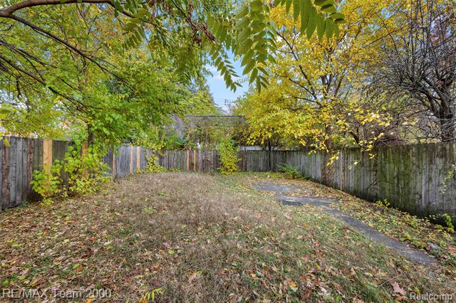 Builiding view two for 16154 Cheyenne, Detroit, MI. 48235