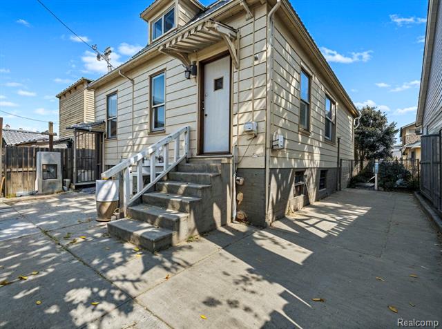 Builiding view thirty five for 5427 Central, Detroit, MI. 48210