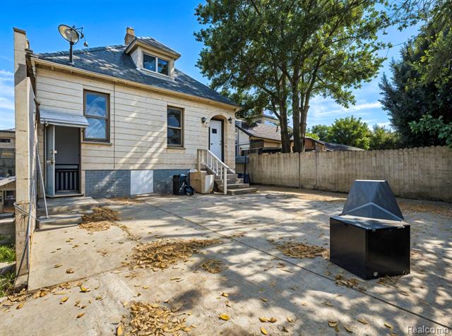 Builiding view thirty one for 5427 Central, Detroit, MI. 48210