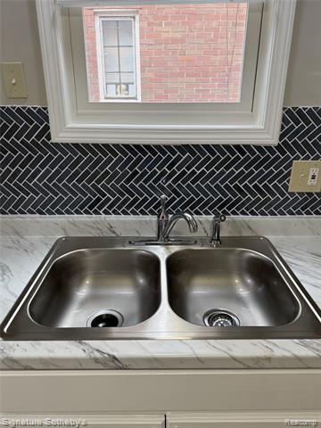 Builiding view eight for 9509 Lakepointe, Detroit, MI. 48224