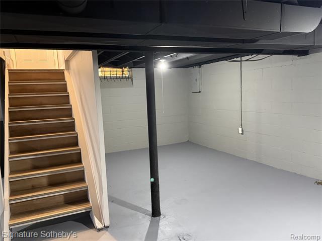 Builiding view eighteen for 9509 Lakepointe, Detroit, MI. 48224