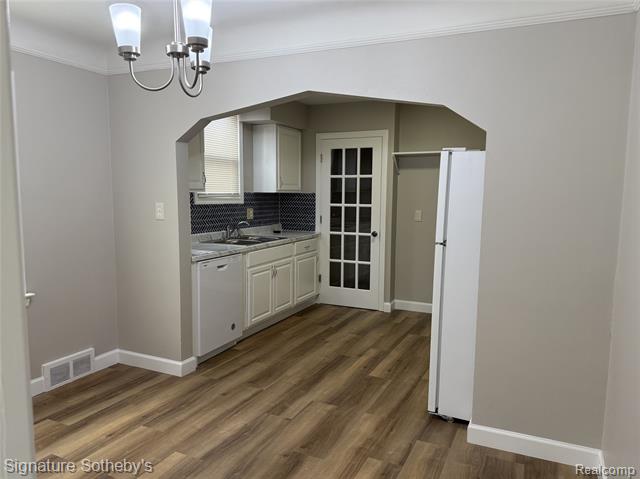 Builiding view five for 9509 Lakepointe, Detroit, MI. 48224