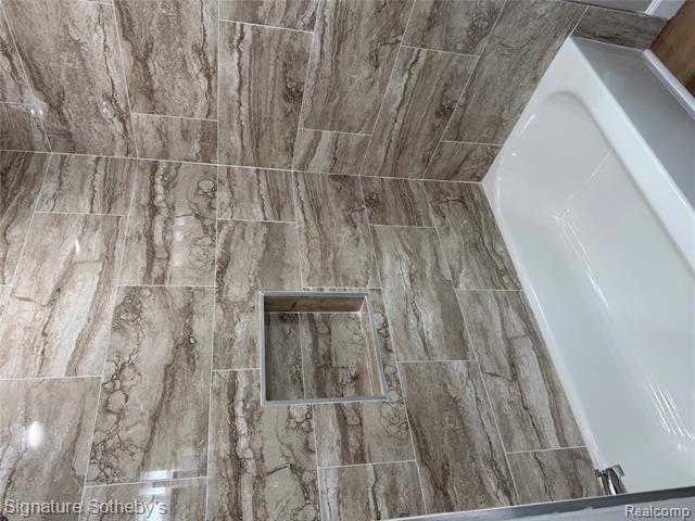 Builiding view fourteen for 9509 Lakepointe, Detroit, MI. 48224