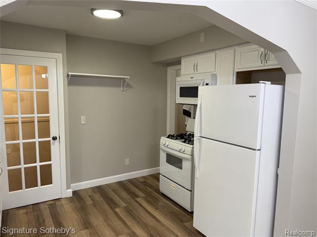 Builiding view nine for 9509 Lakepointe, Detroit, MI. 48224