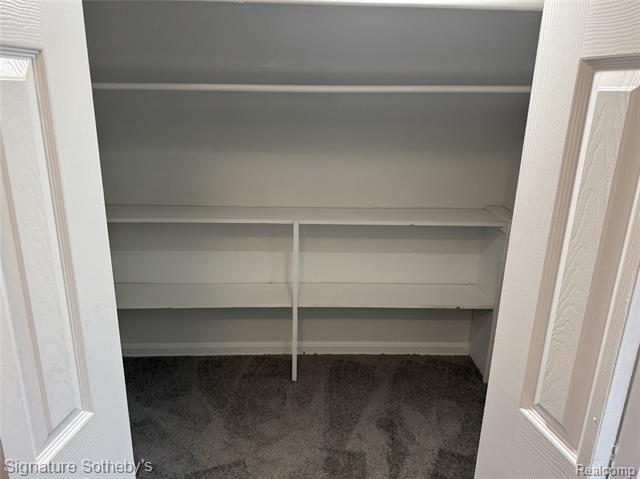 Builiding view seventeen for 9509 Lakepointe, Detroit, MI. 48224