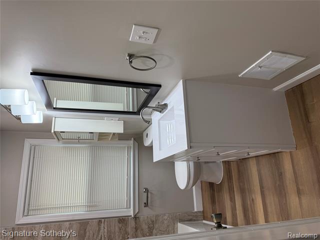 Builiding view twelve for 9509 Lakepointe, Detroit, MI. 48224