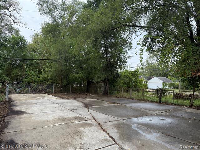 Builiding view twenty one for 9509 Lakepointe, Detroit, MI. 48224