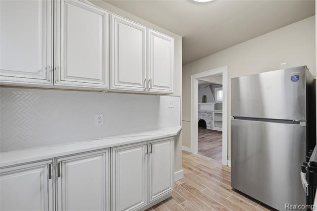 Builiding view thirteen for 19980 Stoepel, Detroit, MI. 48221