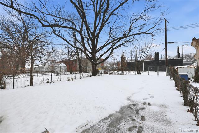 Builiding view thirty three for 19980 Stoepel, Detroit, MI. 48221