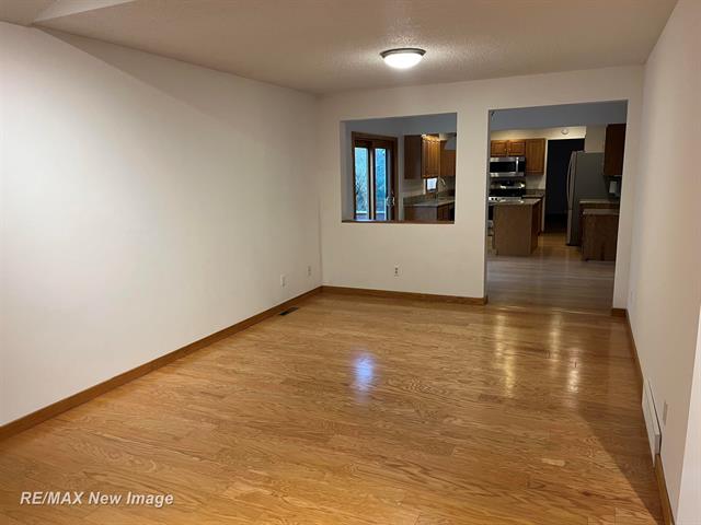 Builiding view eight for 4600 Oakridge, Midland, MI. 48640