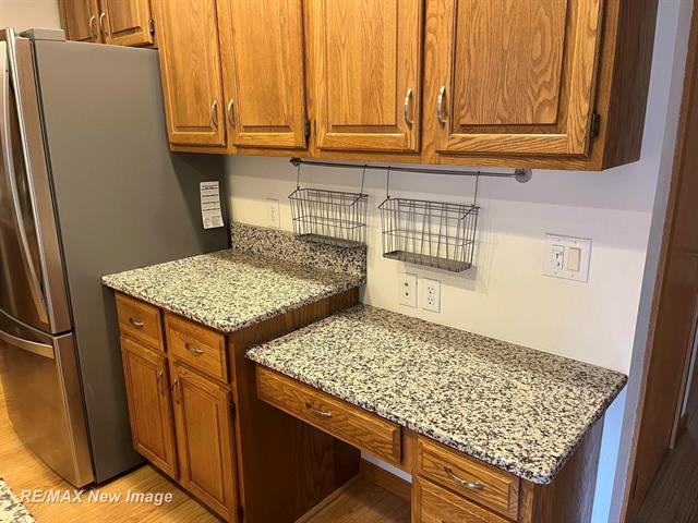 Builiding view five for 4600 Oakridge, Midland, MI. 48640