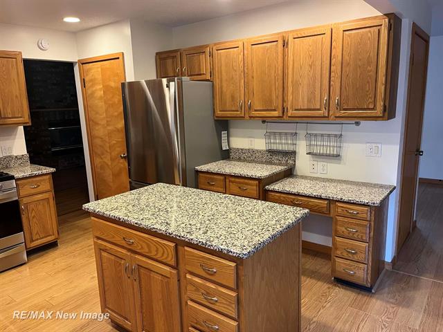 Builiding view four for 4600 Oakridge, Midland, MI. 48640