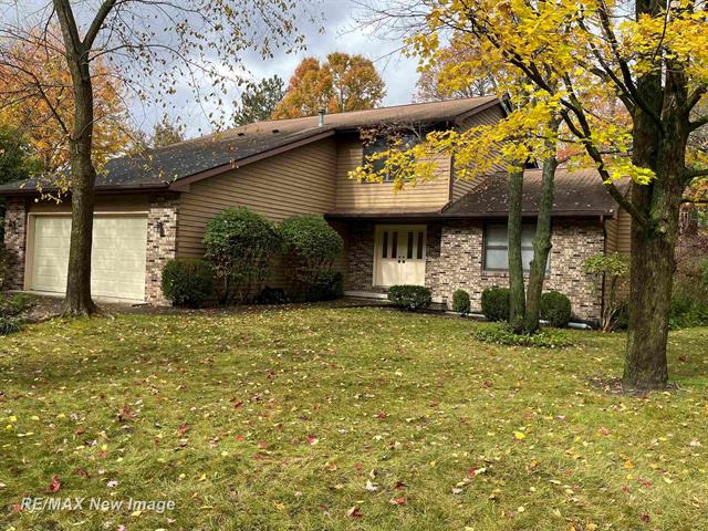 Builiding view one for 4600 Oakridge, Midland, MI. 48640