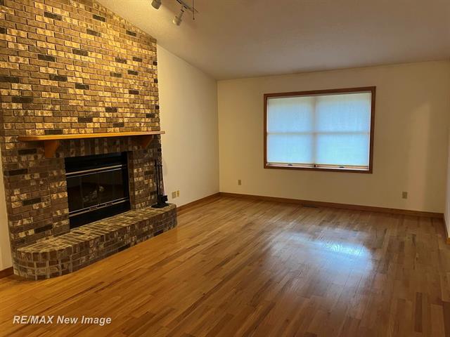 Builiding view six for 4600 Oakridge, Midland, MI. 48640