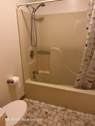 Builiding view sixteen for 4600 Oakridge, Midland, MI. 48640