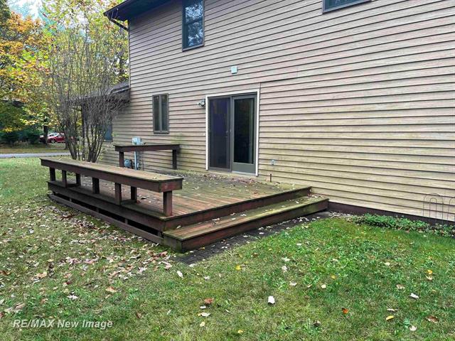 Builiding view thirty two for 4600 Oakridge, Midland, MI. 48640