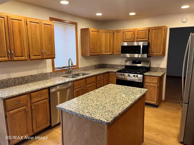 Builiding view three for 4600 Oakridge, Midland, MI. 48640