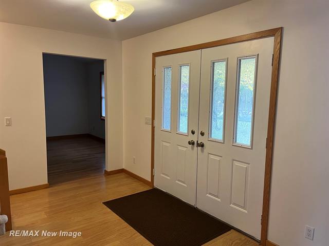 Builiding view two for 4600 Oakridge, Midland, MI. 48640