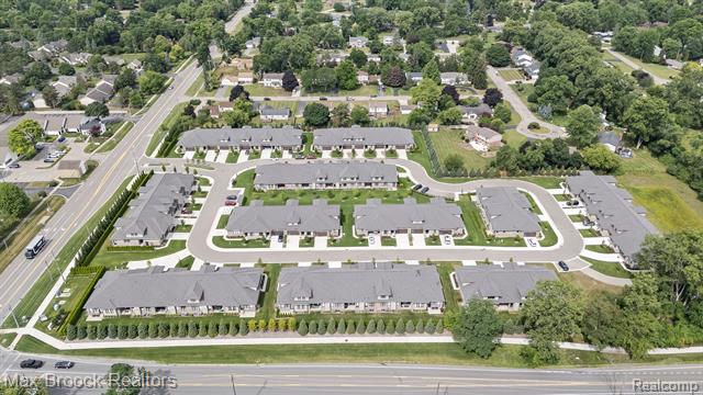 Builiding view thirty seven for 7477 Gramercy, West Bloomfield, MI. 48322