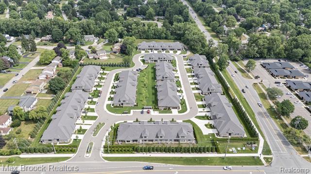 Builiding view thirty six for 7477 Gramercy, West Bloomfield, MI. 48322