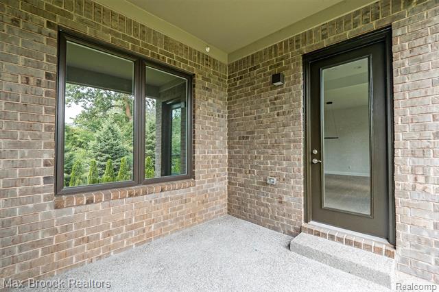 Builiding view thirty two for 7477 Gramercy, West Bloomfield, MI. 48322