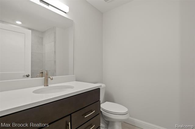 Builiding view twenty four for 7477 Gramercy, West Bloomfield, MI. 48322