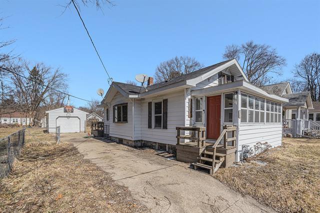 front view for 207 Laurel Drive, Battle Creek, Mi. 49017