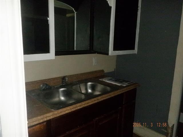 Builiding view eight for 816 Stockbridge, Kalamazoo, MI. 49001