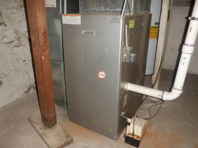 Builiding view fifteen for 816 Stockbridge, Kalamazoo, MI. 49001