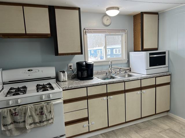 Builiding view ten for 3764 Liberty, Muskegon, MI. 49442