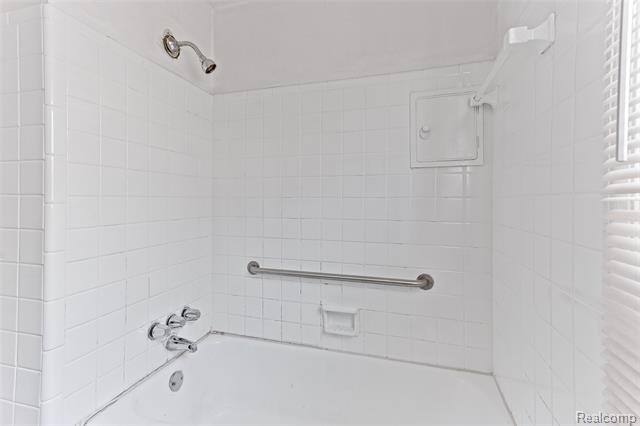 Builiding view fifteen for 12044 Forrer, Detroit, MI. 48227