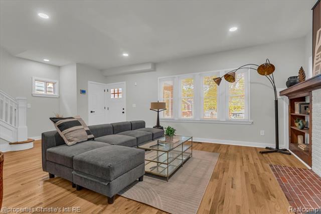 Builiding view eight for 838 Algonquin St, Detroit, MI. 48215