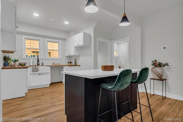 Builiding view fourteen for 838 Algonquin St, Detroit, MI. 48215