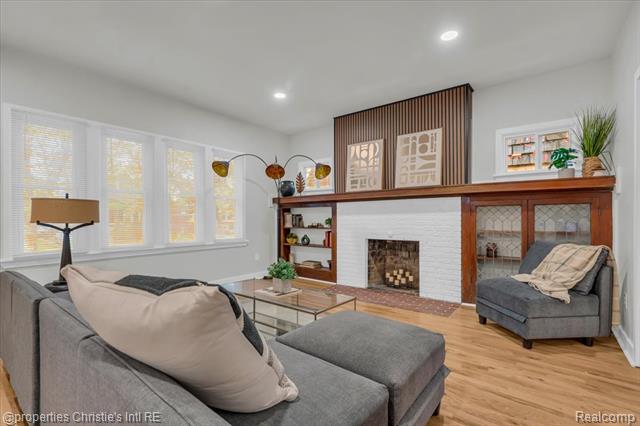 Builiding view six for 838 Algonquin St, Detroit, MI. 48215