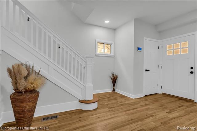 Builiding view ten for 838 Algonquin St, Detroit, MI. 48215