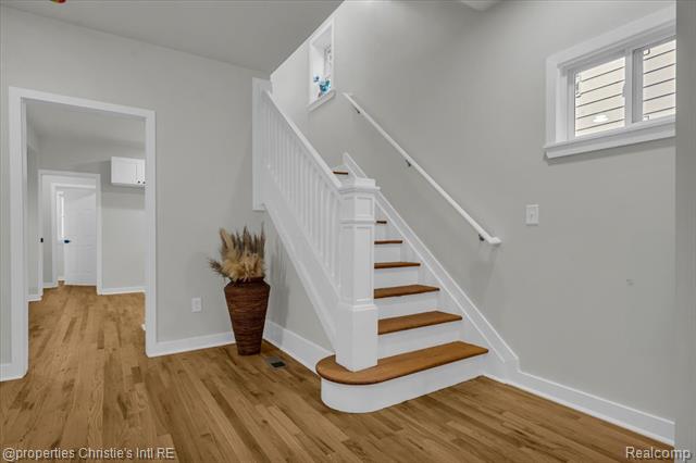 Builiding view thirty four for 838 Algonquin St, Detroit, MI. 48215