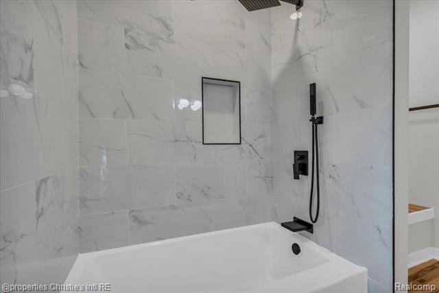 Builiding view thirty three for 838 Algonquin St, Detroit, MI. 48215