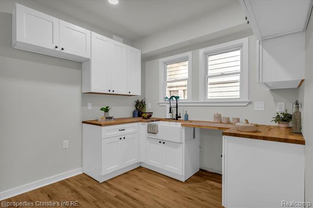 Builiding view twelve for 838 Algonquin St, Detroit, MI. 48215