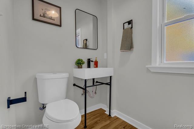 Builiding view twenty one for 838 Algonquin St, Detroit, MI. 48215