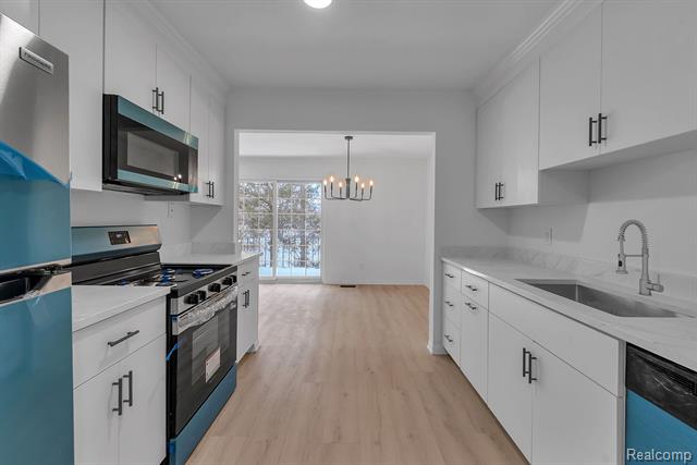 Builiding view eighteen for 408 Fox Hills #A5, Bloomfield Hills, MI. 48304