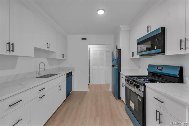 Builiding view thirteen for 408 Fox Hills #A5, Bloomfield Hills, MI. 48304