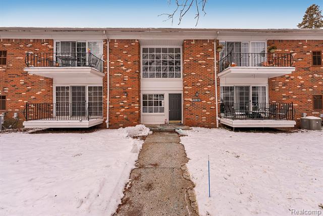 Builiding view thirty for 408 Fox Hills #A5, Bloomfield Hills, MI. 48304