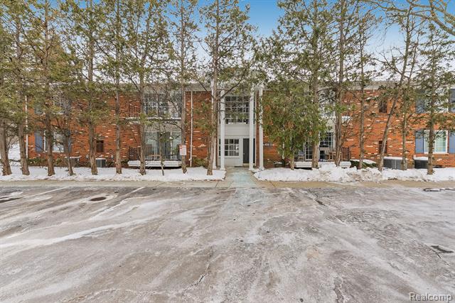 Builiding view three for 408 Fox Hills #A5, Bloomfield Hills, MI. 48304