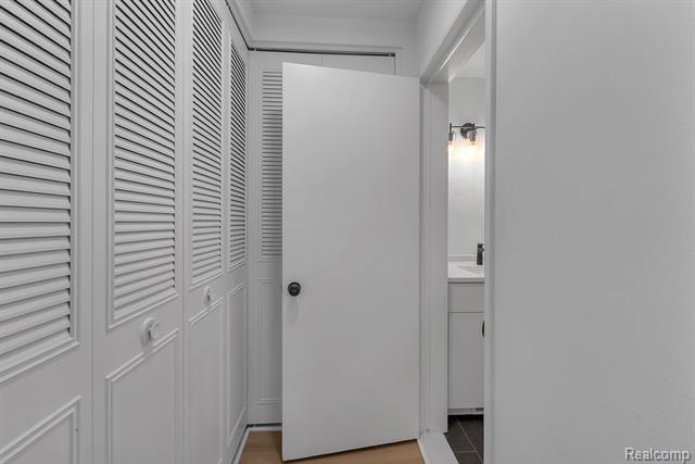 Builiding view twenty five for 408 Fox Hills #A5, Bloomfield Hills, MI. 48304