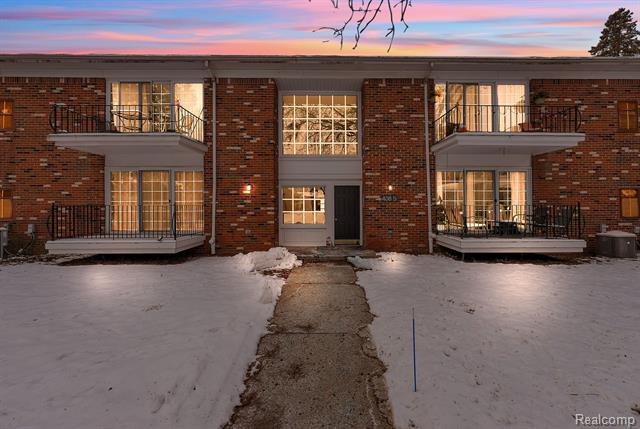 Builiding view twenty nine for 408 Fox Hills #A5, Bloomfield Hills, MI. 48304