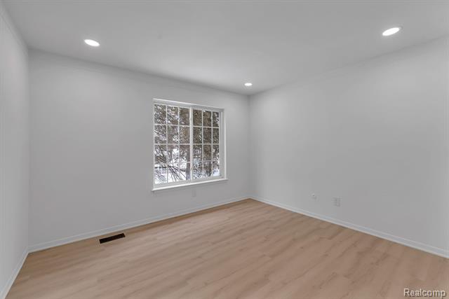 Builiding view twenty one for 408 Fox Hills #A5, Bloomfield Hills, MI. 48304