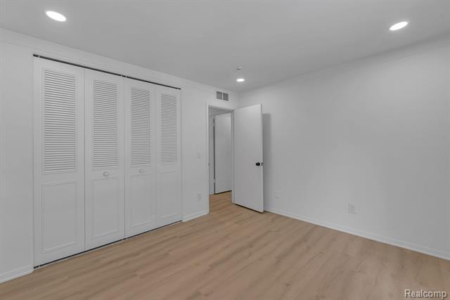 Builiding view twenty two for 408 Fox Hills #A5, Bloomfield Hills, MI. 48304