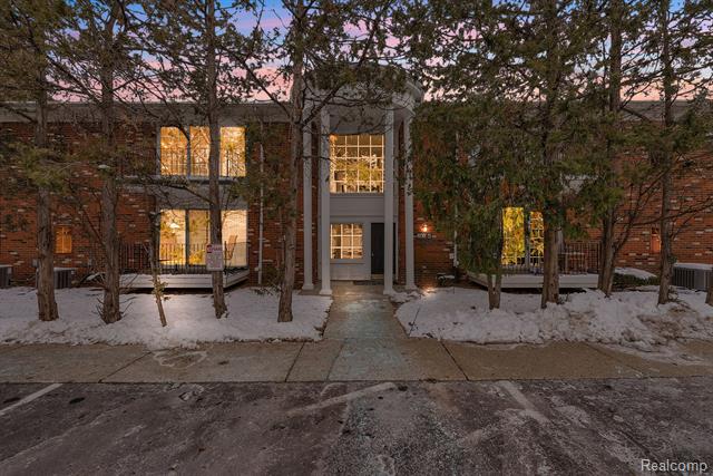 Builiding view two for 408 Fox Hills #A5, Bloomfield Hills, MI. 48304