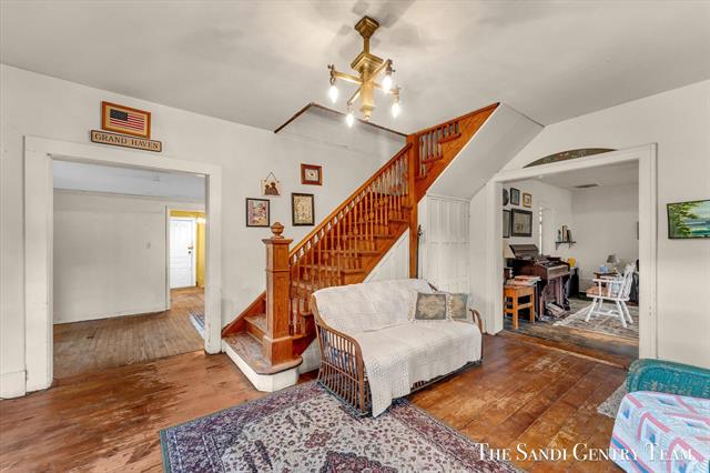 Builiding view eight for 201 4Th, Grand Haven, MI. 49417